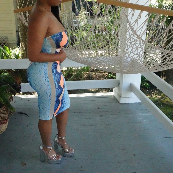 Blue & Peach peak-a-boo midi - Picture 2 of 3